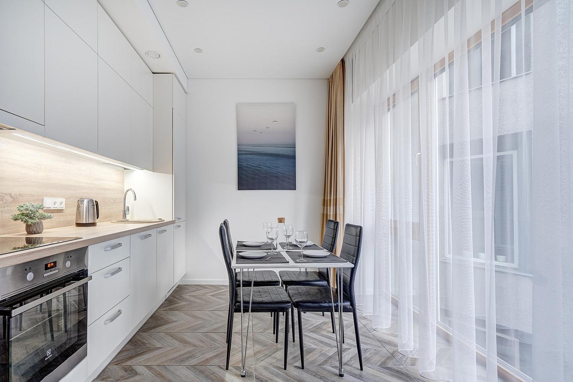 Cohost I New Basteja Life Apartments W-Garage Prkg & Self Check-In VNO Room photo